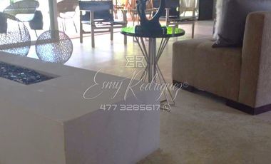 CASA EN RENTA, CLUB CAMPESTRE, ALBERCA, 1,167m2, 4 REC. SIN MUEBLES. 6 AUTOS