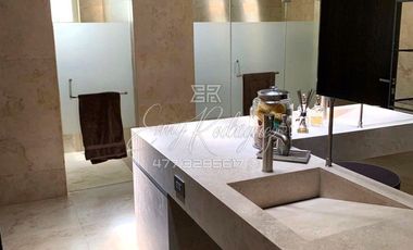 CASA EN RENTA, CLUB CAMPESTRE, ALBERCA, 1,167m2, 4 REC. SIN MUEBLES. 6 AUTOS
