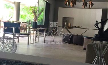 CASA EN RENTA, CLUB CAMPESTRE, ALBERCA, 1,167m2, 4 REC. SIN MUEBLES. 6 AUTOS