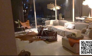 CASA EN RENTA, CLUB CAMPESTRE, ALBERCA, 1,167m2, 4 REC. SIN MUEBLES. 6 AUTOS