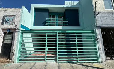 Casa en el Retiro, a una cuadra del Parque Morelos y la Calzada, en el Centro de Guadalajara