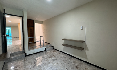 Casa en el Retiro, a una cuadra del Parque Morelos y la Calzada, en el Centro de Guadalajara