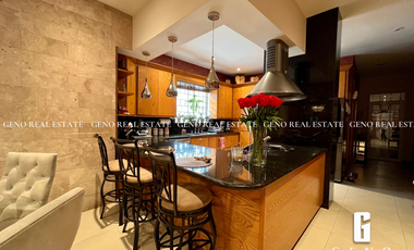 CASA EN VENTA FRENTE A PARQUE CON AREA SOCIAL CERRADA Y JARDIN AMPLIO