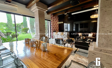 CASA EN VENTA FRENTE A PARQUE CON AREA SOCIAL CERRADA Y JARDIN AMPLIO