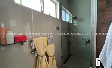 CASA EN VENTA FRENTE A PARQUE CON AREA SOCIAL CERRADA Y JARDIN AMPLIO