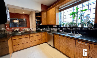 CASA EN VENTA FRENTE A PARQUE CON AREA SOCIAL CERRADA Y JARDIN AMPLIO
