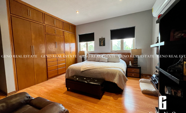 CASA EN VENTA FRENTE A PARQUE CON AREA SOCIAL CERRADA Y JARDIN AMPLIO