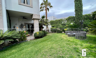 CASA EN VENTA FRENTE A PARQUE CON AREA SOCIAL CERRADA Y JARDIN AMPLIO