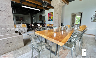 CASA EN VENTA FRENTE A PARQUE CON AREA SOCIAL CERRADA Y JARDIN AMPLIO