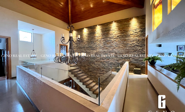 CASA EN VENTA FRENTE A PARQUE CON AREA SOCIAL CERRADA Y JARDIN AMPLIO