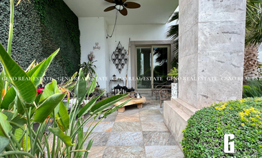 CASA EN VENTA FRENTE A PARQUE CON AREA SOCIAL CERRADA Y JARDIN AMPLIO