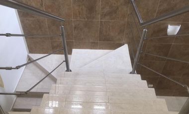 CASA EN RENTA DE 3 HABITACIONES SEMI-AMUEBLADA EN EL FRACCIONAMIENTO LAS AMERICAS