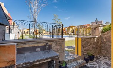 ESPECTACULAR CASA EN RENTA CON SALIDA A LA ALBERCA, ZIRANDARO CLUB DE GOLF