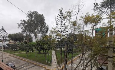 Pueblo Libre: Venta de Casa Vista a Parque, Tres Pisos con Terraza.