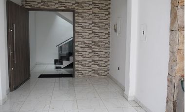 ARRIENDO CASA BARRIO BLANCO  MEDIANERA PARA EMPRESA