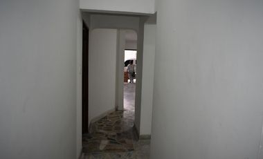ARRIENDO CASA BARRIO BLANCO  MEDIANERA PARA EMPRESA