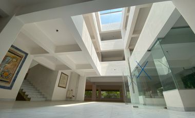 EDIFICIO MUY BIEN UBICADO LISTO PARA INSTALARSE