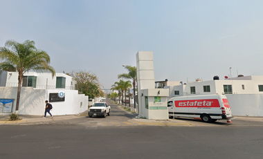 Paseo de Castilla, San Isidro, Zapopan, Jalisco, México.  Hermosa casa en remate bancario. Oportunidad única de inversión. no créditos.