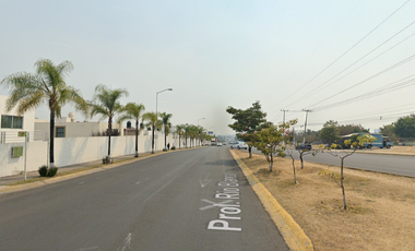 Paseo de Castilla, San Isidro, Zapopan, Jalisco, México.  Hermosa casa en remate bancario. Oportunidad única de inversión. no créditos.