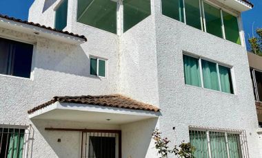 CASA EN VENTA, CON EXCELENTE UBICACIÓN.