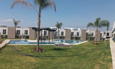 Venta de casa con alberca a una hora de Jonatepec