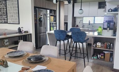 VENDO CASA  CONDOMINIO, COTA DOS PISOS DIVINA, 215 METROS, LOTE 750 METROS, 5 HABITACIONES, 6 BAÑOS, 1 ESTUDIO, ESTRATO5, NO PERMUTAS, LA CASA ESTA LI