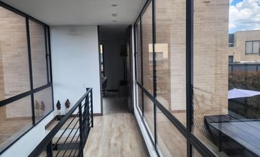 VENDO CASA  CONDOMINIO, COTA DOS PISOS DIVINA, 215 METROS, LOTE 750 METROS, 5 HABITACIONES, 6 BAÑOS, 1 ESTUDIO, ESTRATO5, NO PERMUTAS, LA CASA ESTA LI