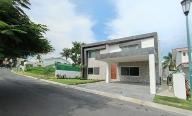 CASA EN VENTA EN FRACCIONAMIENTO LOMAS DE COCOYOC, MORELOS