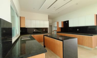 CASA EN VENTA EN FRACCIONAMIENTO LOMAS DE COCOYOC, MORELOS