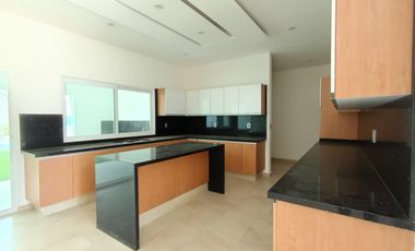 CASA EN VENTA EN FRACCIONAMIENTO LOMAS DE COCOYOC, MORELOS