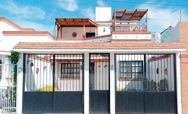 CASA 2 PLANTAS EN VENTA CON TERRAZA Y JACUZZI TEQUISQUIAPAN