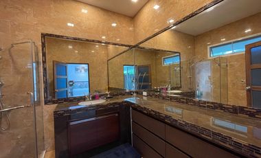 Good deal pool villa 500 meters from Hat Thung Wua Laen Beach Chumphon With very nice decoration fully furnished ready to move in and quiet Easy for t
