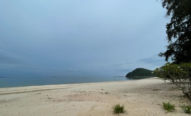 Good deal pool villa 500 meters from Hat Thung Wua Laen Beach Chumphon With very nice decoration fully furnished ready to move in and quiet Easy for t