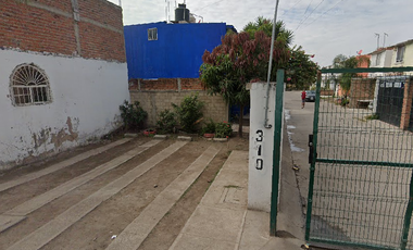 CASA EN RESIDENCIAL LA AZUCENA, EL SALTO CASA EN REMATE! -FQ