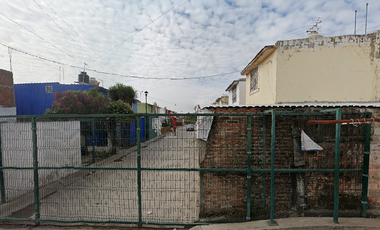 CASA EN RESIDENCIAL LA AZUCENA, EL SALTO CASA EN REMATE! -FQ