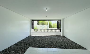 5-Bedroom Golf View Residence in Sun Valley Antipolo • Fretrato ID: FM200