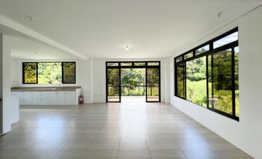5-Bedroom Golf View Residence in Sun Valley Antipolo • Fretrato ID: FM200