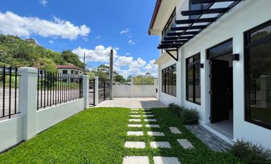 5-Bedroom Golf View Residence in Sun Valley Antipolo • Fretrato ID: FM200
