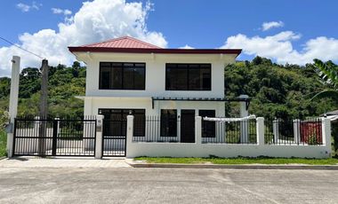 5-Bedroom Golf View Residence in Sun Valley Antipolo • Fretrato ID: FM200