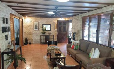 HOUSE WITH 10BEDROOMS IN MARIA LUISA P180K MONTHLY.