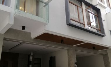 4 bedrooms,5 toilet and bath 1 Unit Left in San Juan City House For Sale