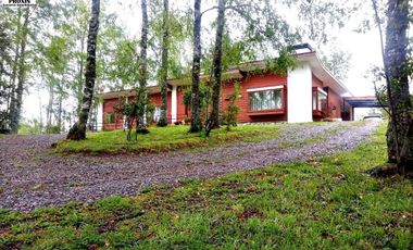 AMPLIA CASA MEDITERRANEA EN HERMOSA PARCELA VILLARRICA