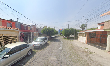 CASA EN CUIDAD GUZMAN CENTRO, ZAPOTLAN EL GRANDE EN REMATE! -FQ