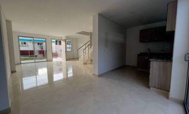 SE VENDE CASA DE DOS PISOS, BARRIO CIUDAD JARDÍN, SINCELEJO
