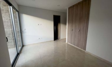 SE VENDE CASA DE DOS PISOS, BARRIO CIUDAD JARDÍN, SINCELEJO