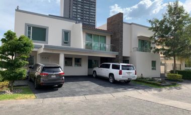 Casa en Renta de Lujo en Coto sobre Av, Acueducto, Puerta de Hierro Zapopan