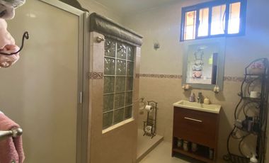 VENDO HERMOSA RESIDENCIA CON 3 HABITACIONES EN PLANTA BAJA, EN LAS FINCAS JIUTEPEC, MORELOS