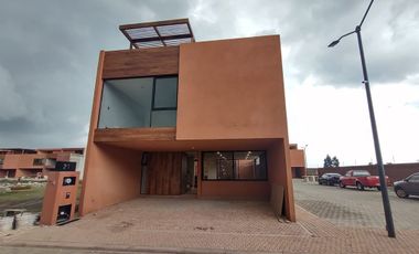 Casa en venta 3 recamaras más roofgarden, Cholula Puebla.