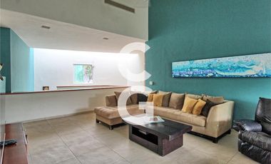 Casa en Venta en Cancun en Residencial Villa Magna con Alberca y Jardín