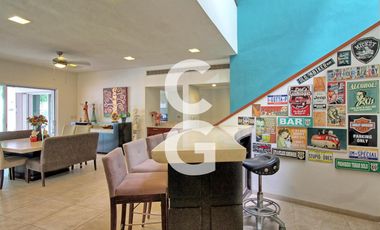 Casa en Venta en Cancun en Residencial Villa Magna con Alberca y Jardín